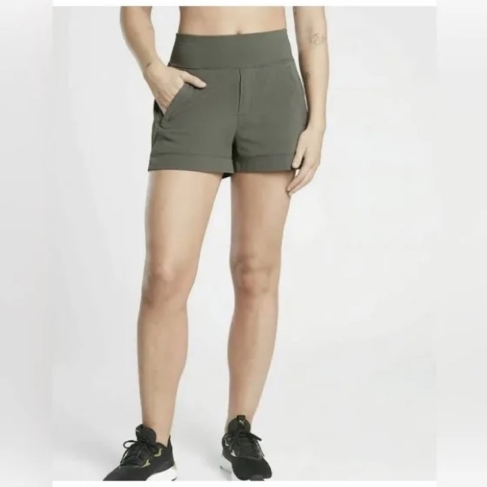 Athleta Trekkie North Short 12